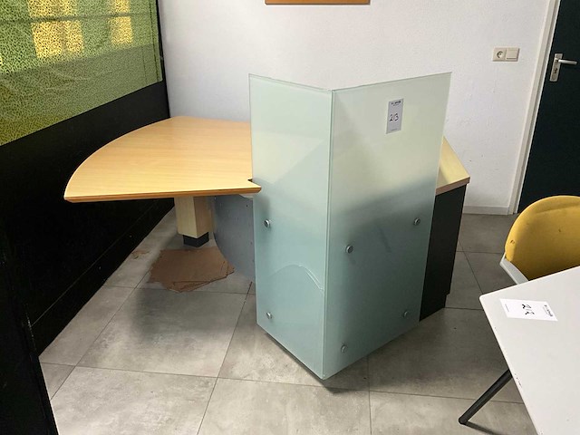 Bureau - afbeelding 1 van  6