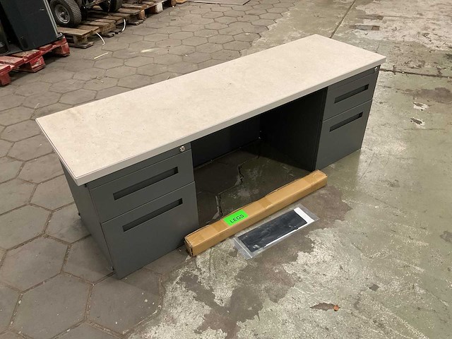Bureau - afbeelding 5 van  5