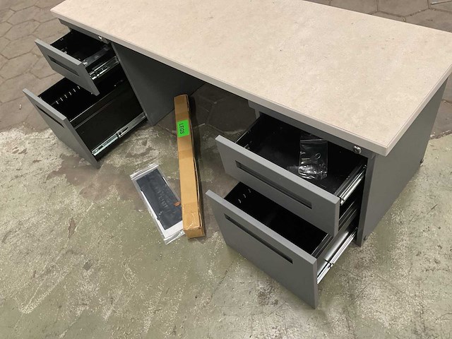 Bureau - afbeelding 3 van  5