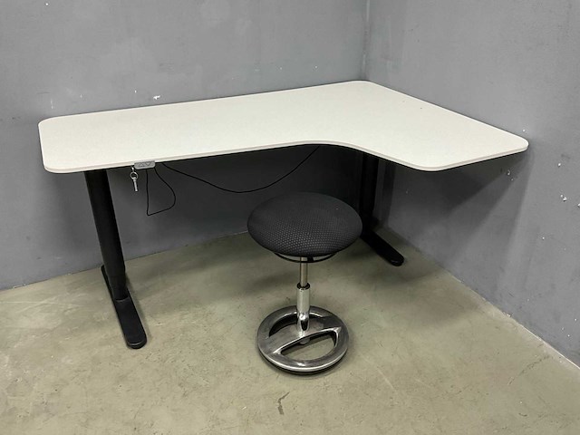 Bureau - afbeelding 1 van  7