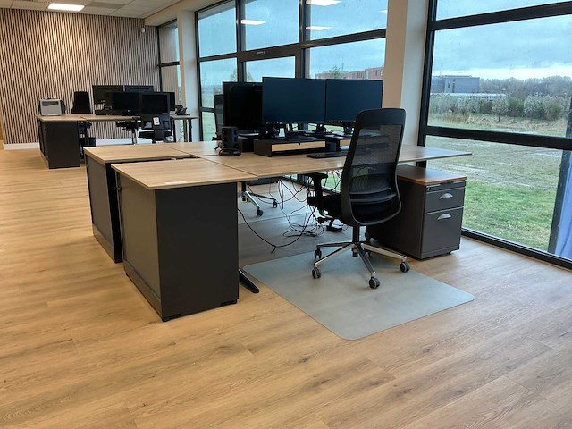 Bureau - afbeelding 1 van  15