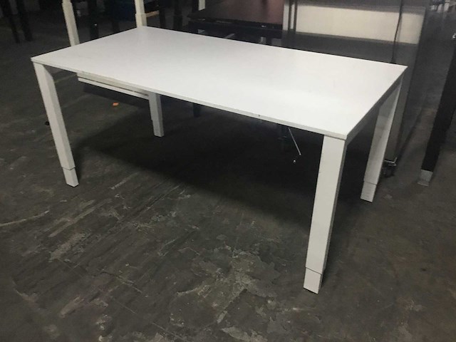 Bureau - afbeelding 1 van  4