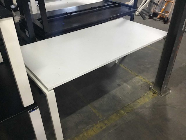 Bureau - afbeelding 1 van  2