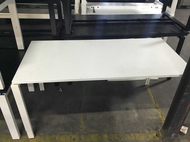 Bureau - afbeelding 2 van  2