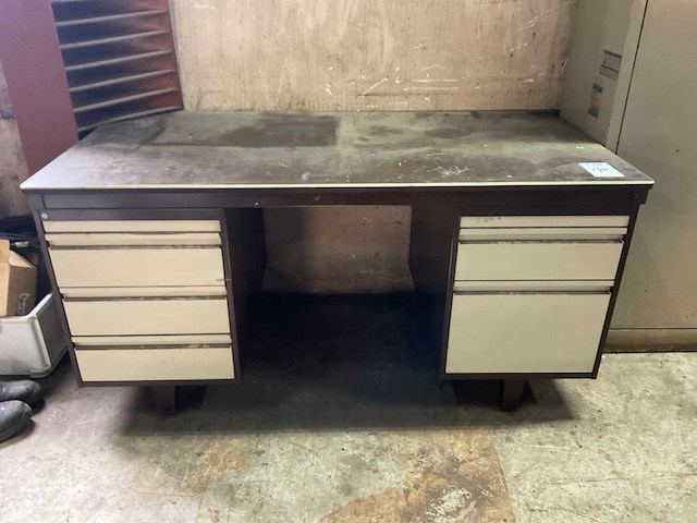 Bureau - afbeelding 1 van  1