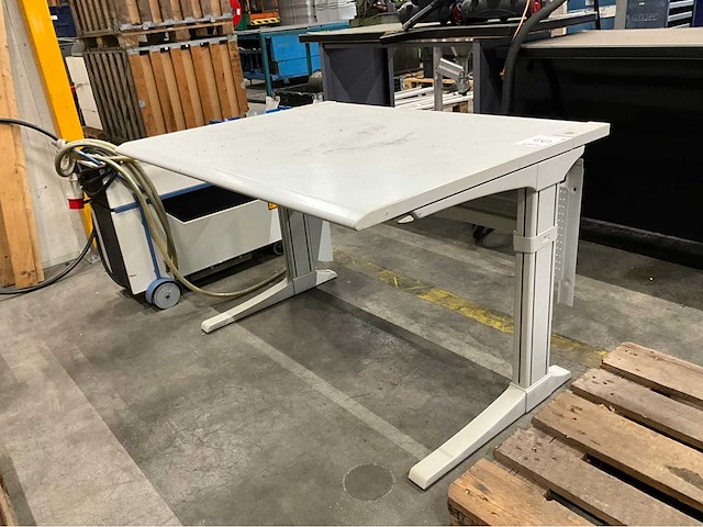 Bureau - afbeelding 1 van  3