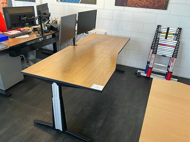 Bureau - afbeelding 1 van  4