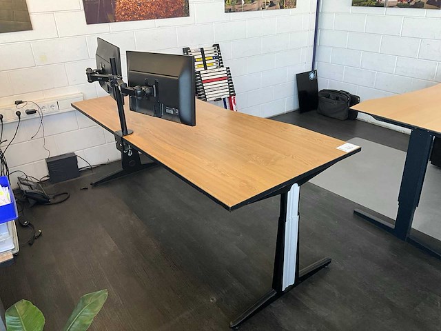 Bureau - afbeelding 2 van  4