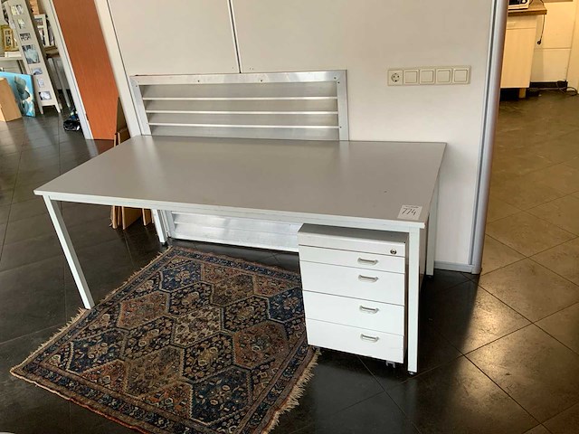Bureau - afbeelding 1 van  2