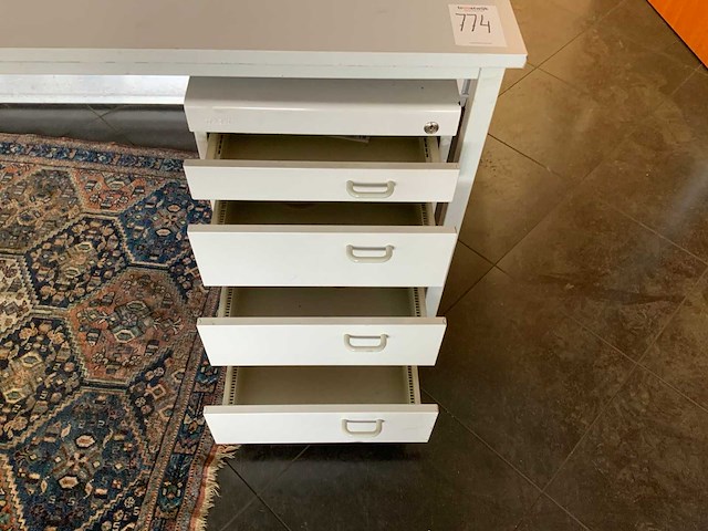 Bureau - afbeelding 2 van  2