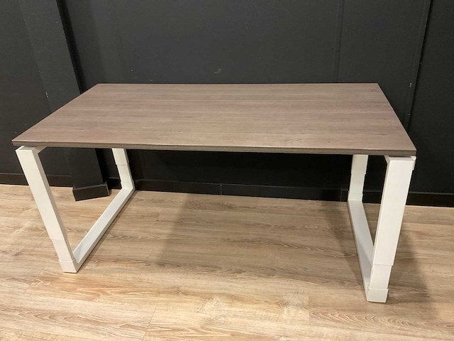 Bureau - afbeelding 1 van  2