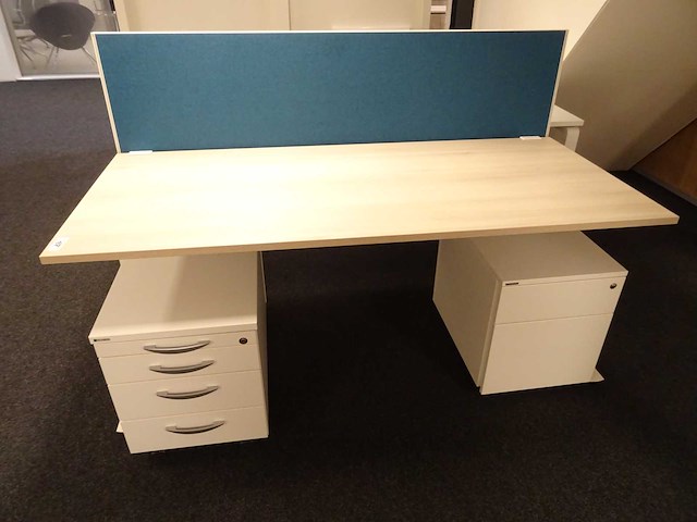 Bureau - afbeelding 1 van  2