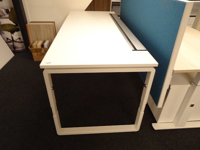 Bureau - afbeelding 2 van  2