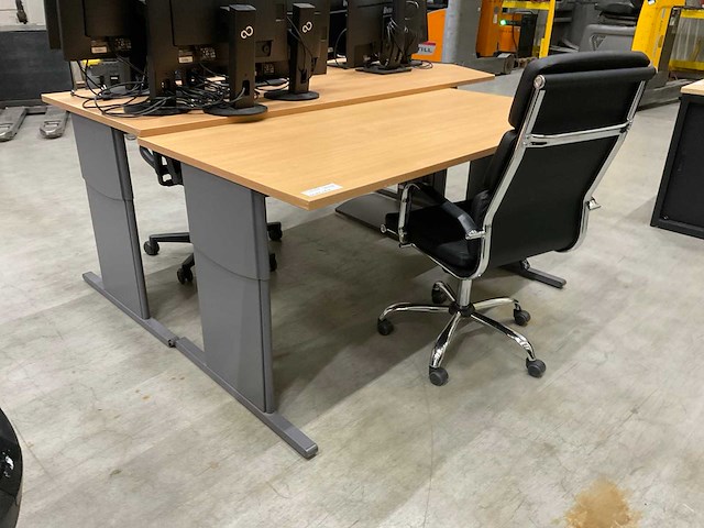 Bureau - afbeelding 1 van  8