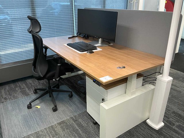 Bureau - afbeelding 1 van  9