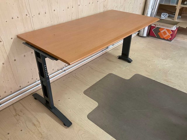 Bureau - afbeelding 1 van  1