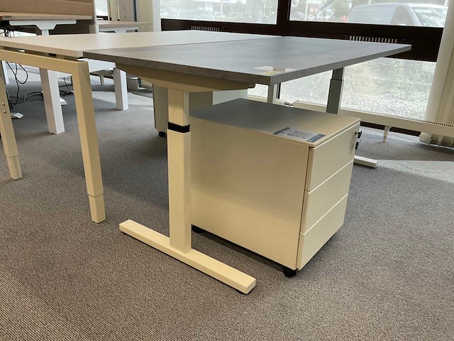 Bureau - afbeelding 3 van  4