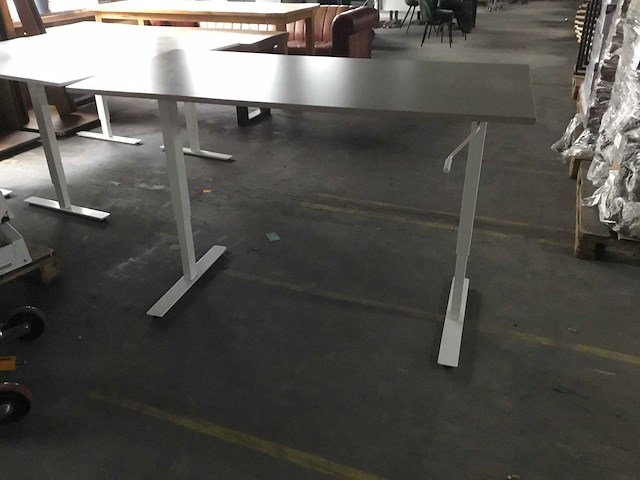 Bureau - afbeelding 1 van  4