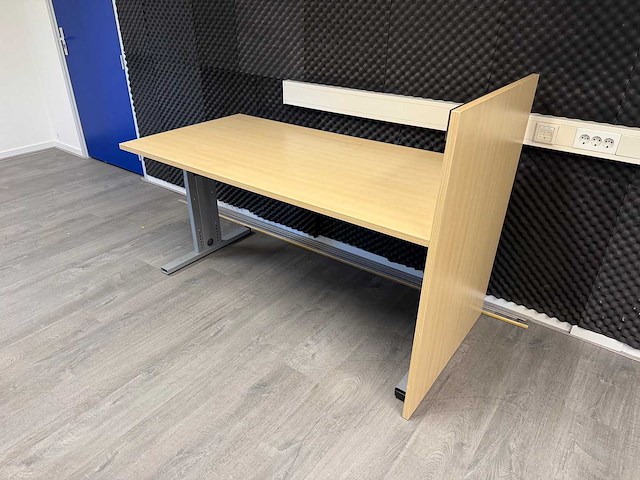 Bureau - afbeelding 1 van  4