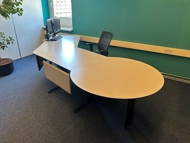 Bureau - afbeelding 1 van  6