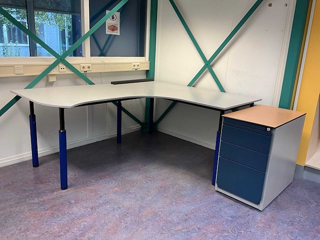 Bureau - afbeelding 2 van  4