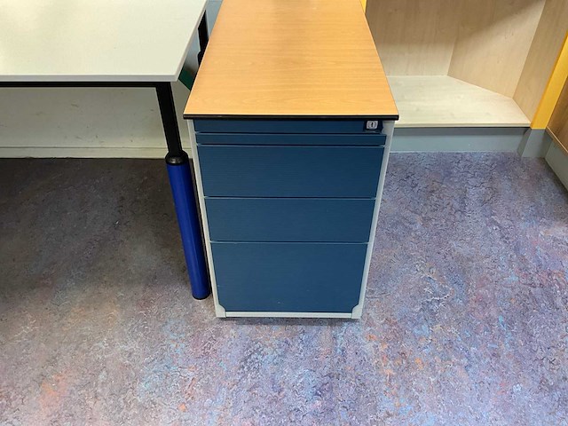 Bureau - afbeelding 3 van  4