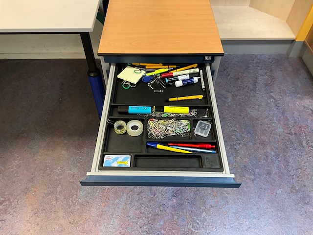 Bureau - afbeelding 4 van  4