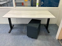 Bureau - afbeelding 1 van  4