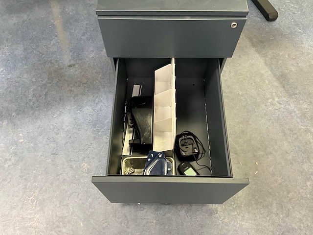 Bureau - afbeelding 3 van  4