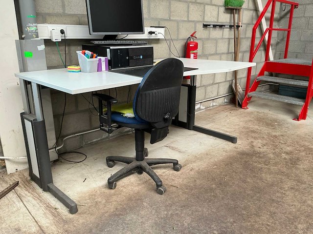 Bureau - afbeelding 1 van  4