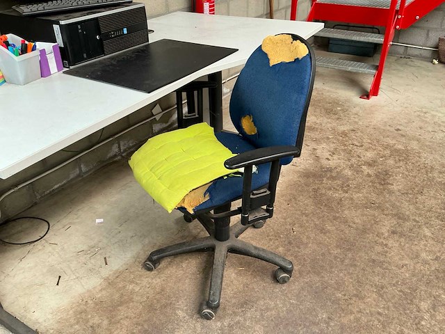 Bureau - afbeelding 3 van  4