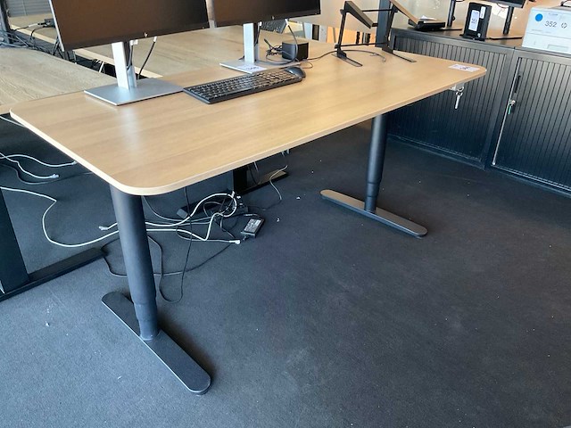 Bureau - afbeelding 1 van  7