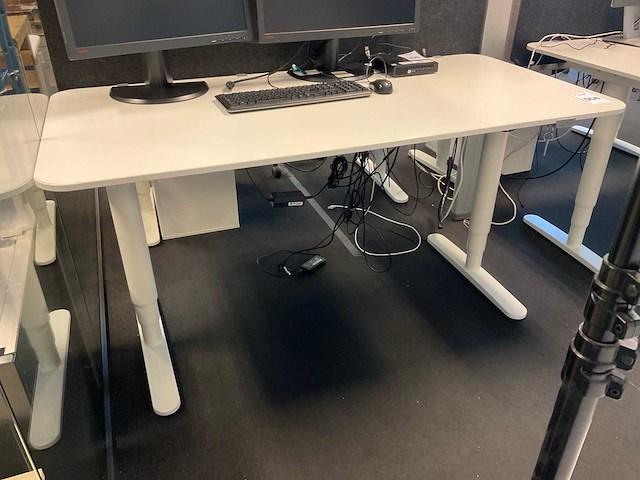 Bureau - afbeelding 2 van  8