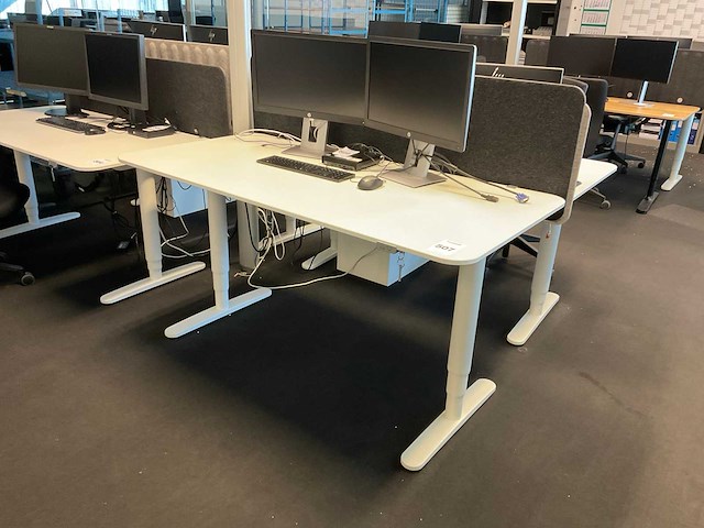Bureau - afbeelding 1 van  6