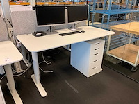 Bureau - afbeelding 1 van  6
