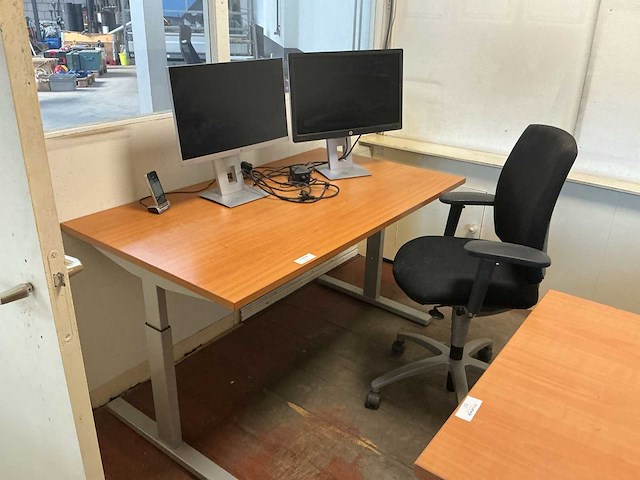 Bureau - afbeelding 1 van  7