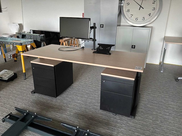 Bureau - afbeelding 1 van  2