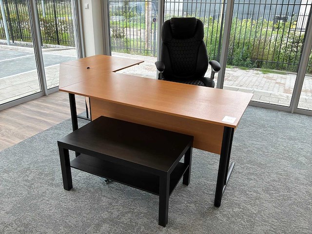 Bureau - afbeelding 1 van  3