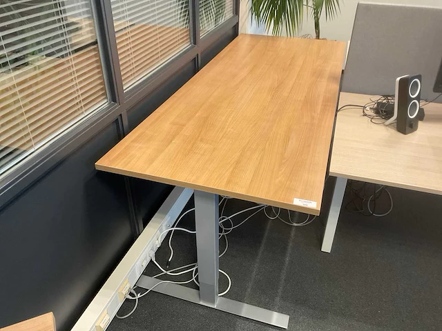 Bureau - afbeelding 1 van  2