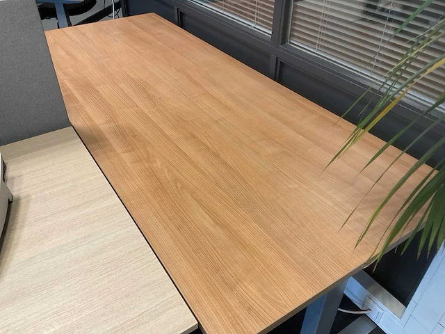 Bureau - afbeelding 2 van  2