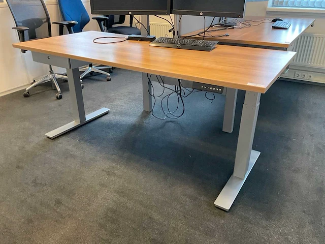 Bureau - afbeelding 1 van  7