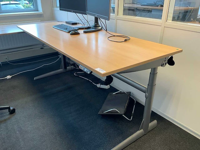 Bureau - afbeelding 1 van  2