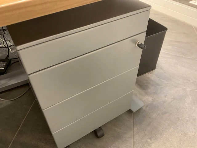 Bureau - afbeelding 5 van  5