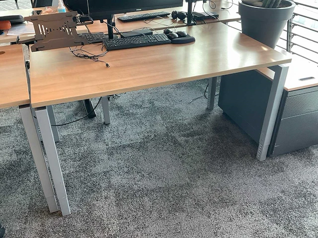 Bureau - afbeelding 1 van  1
