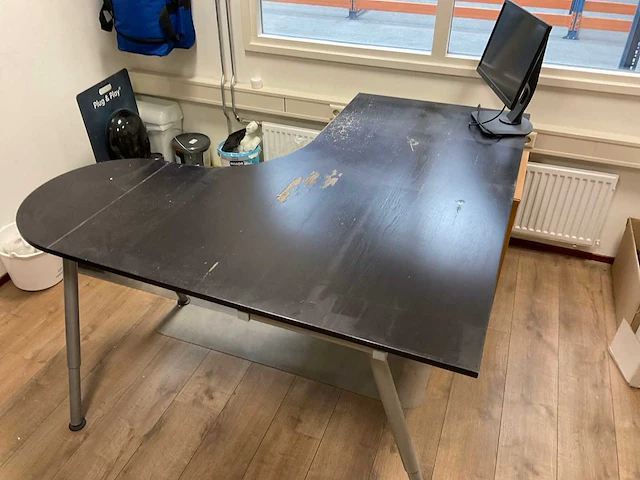 Bureau - afbeelding 2 van  2
