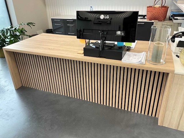 Bureau - afbeelding 1 van  3