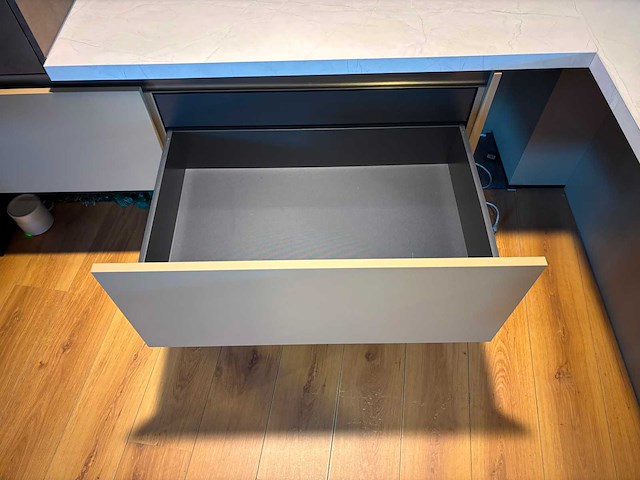 Bureau - afbeelding 10 van  11