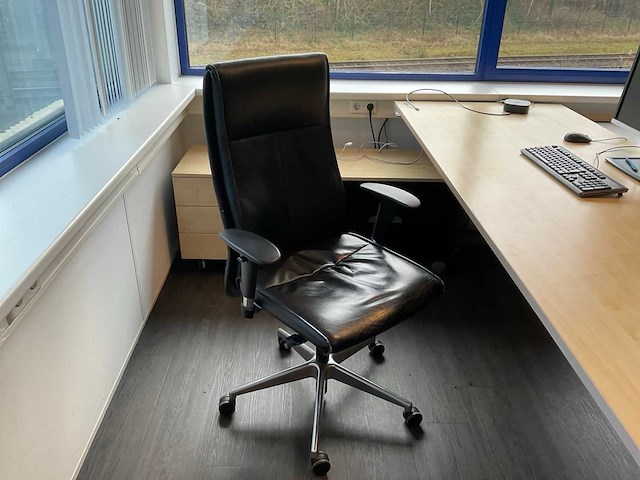 Bureau - afbeelding 4 van  7