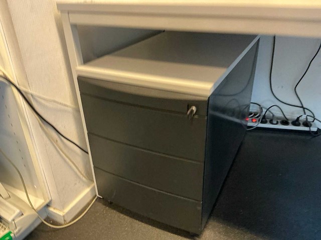 Bureau - afbeelding 5 van  5