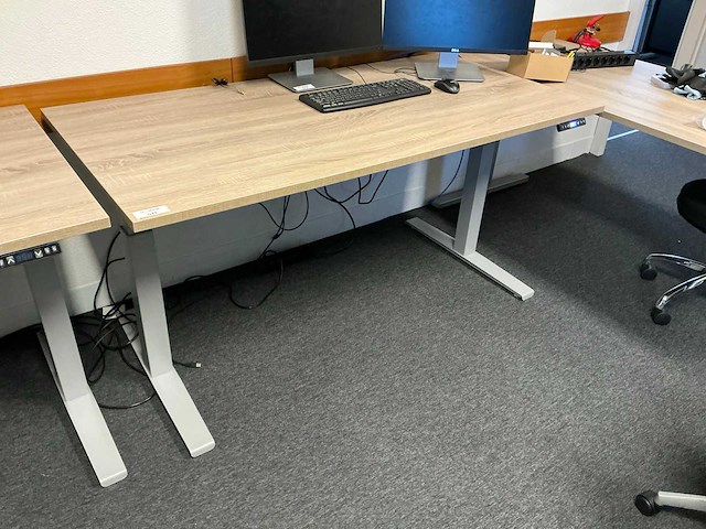 Bureau - afbeelding 1 van  5